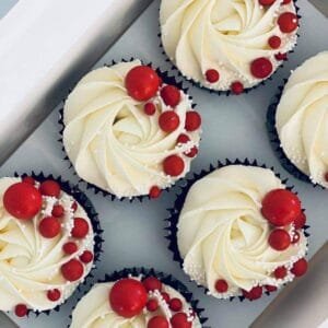 A set of Classic Valentine Cupcakes with romantic decorations, perfect for ordering this Valentine’s Day