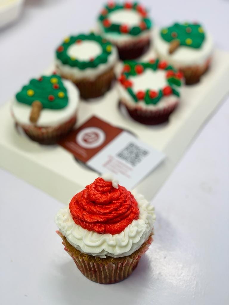 Christmas Cupcakes - Image 4